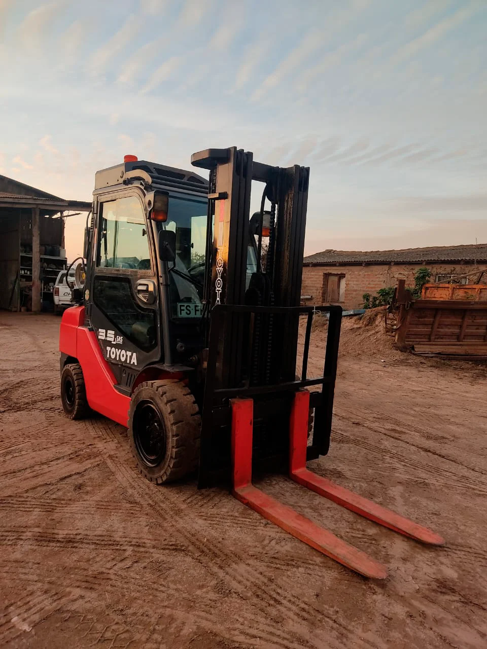 GRUA HORQUILLA TOYOTA LPG 3500 Kg.