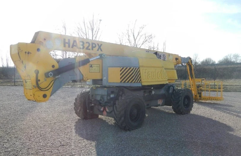 PLATAFORMA ARTICULADA TODO TERRENO DIESEL - HA 32 PX